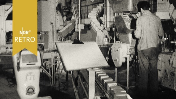 Fließbänder in einer Margarinefabrik 1964  