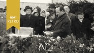 Sozialsenator Ernst Weiß bei der Grundsteinlegung der KZ-Gedenkstätte Neuengamme 1964  