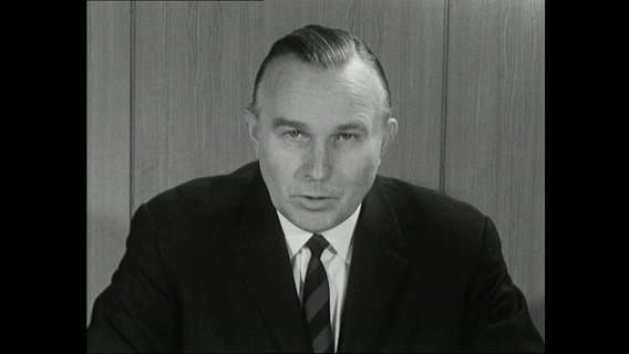 Landwirtschaftskammerpräsident Walter Blume referiert (1964)  