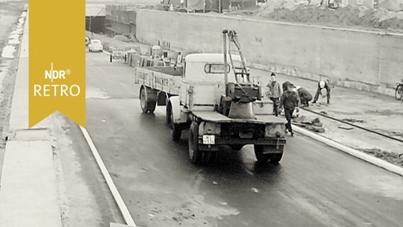 Baustelle: Einfahrt zum Krohnstiegtunnel in Hamburg 1964  