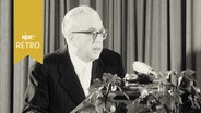 Niedersachsens Kultusminister Hans Mühlenfeld bei einer Rede vor dem Landvolk 1964  