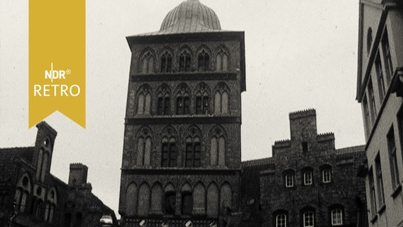 Historisches Turmgebäude des Versorgungsamts Lübeck 1965  