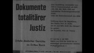 Ein Plakat mit dem Ausstellungstitel "Dokumente totalitärer Justiz"  