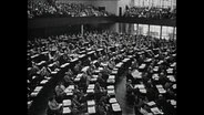 Aufnahme aus dem voll besetzten Bundestag (Archivbild)  