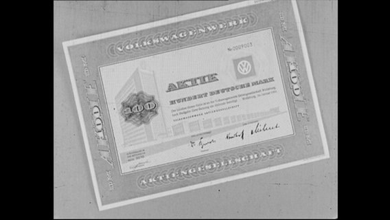 Eine VW-Aktie (Archivbild)  