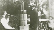 historisches Foto aus der Firma Dräger  