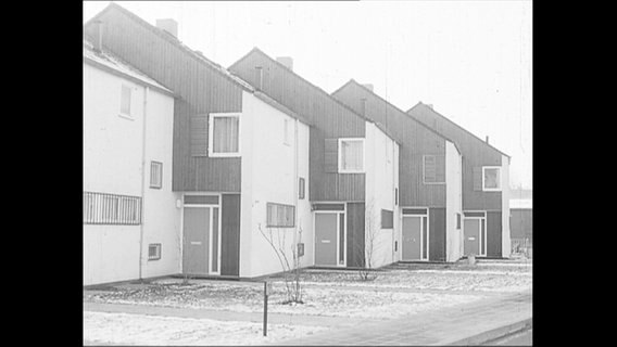 Vier Reihenhäuser.  