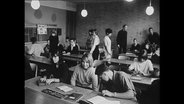 Ein Klassenraum mit Schüler:innen (Archivbild)  