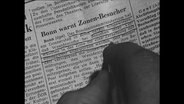 Ein Zeitungsartikel mit der Überschrift "Bonn warnt Zonen Besucher" (Archivbild)  