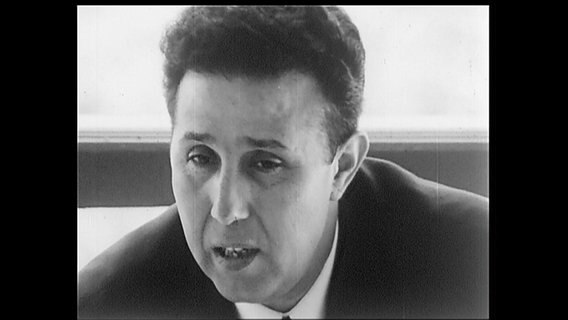 Porträt des algerischen Staatspräsidenten Ben Bella.  