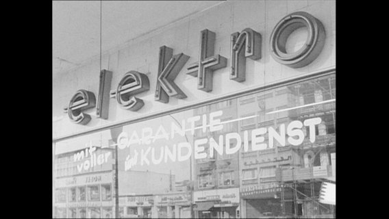 Schaufenster eines Elektro-Geschäftes (Archiv-Bild).  