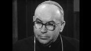 Eine Portraitaufnahme von einem katholischen Bischof  