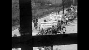 Ein Demonstrationszug eines Ostermarsches (Archivbild)  