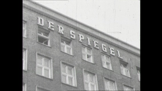 Die Fassade des ehemaligen Spiegel-Gebäudes mit dem Schriftzug"Der Spiegel" (Archiv-Bild).  