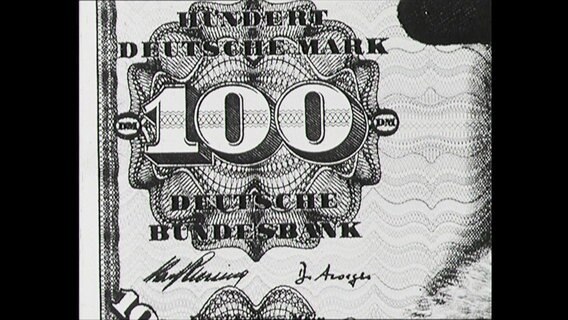 Ein 100 D-Mark-Schein (Archiv-Bild).  