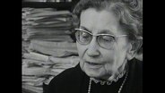 Portrait einer älteren Frau mit Brille  