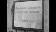 Ein Schild mit der Aufschrift "SED-Westberlin Parteivorsitz"  