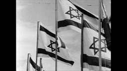 Israelische Flaggen wehen im Wind (Archivbild)  