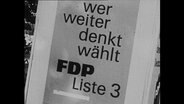 Ein Plakat mit der Aufschrift "Wer weiter denkt wählt FDP Liste 3"  