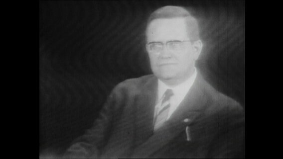 Der Ostberliner Fernsehkommentator Schnitzler im Porträt  