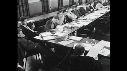 Mitglieder des RCDS sitzen an einem Konferenz-Tisch  