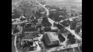 Eine Aufnahme des Dorfes Beckdorf aus der Luft  