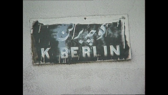 Straßenschild der Berliner Allee in Teheran.  
