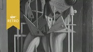 Gemälde des Futurismus, Frauenbeine in einer Ritterrüstung gehen in eine surrealistische Maschinenkonstruktion über (1963)  