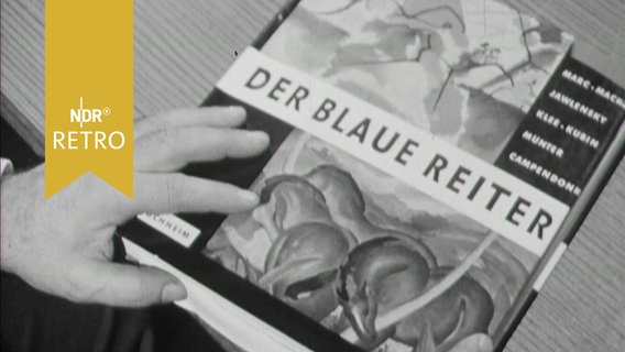 Buch "Der Blaue Reiter" von Lothar-Günther Buchheim auf einem Tisch (1963)  