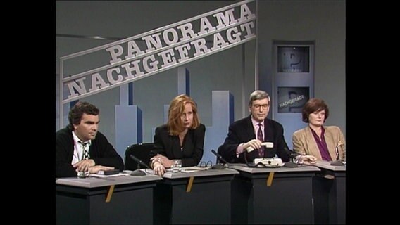 Vier Panorama-Redakteure sitzen im Studio (Archivbild).  