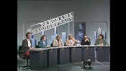 Sechs Panorama-Redakteure sitzen im Studio (Archivbild).  