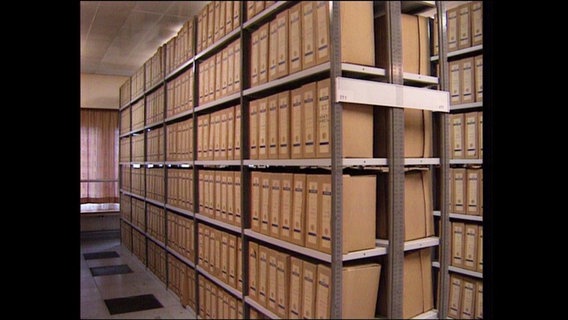 Hunderte Ordner in NS-Archiv der Stasi.  
