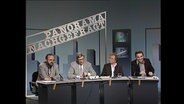 Vier Redakteure sitzen im Panorama-Studio (Archivbild).  