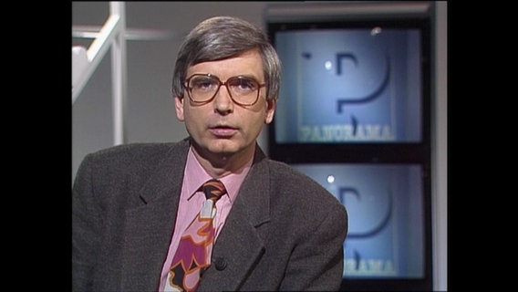 Der Panorama Moderator im Studio  