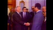 Sadam Hussin schüttelt Hände mit rechtsradikalen Politikern aus der BRD  