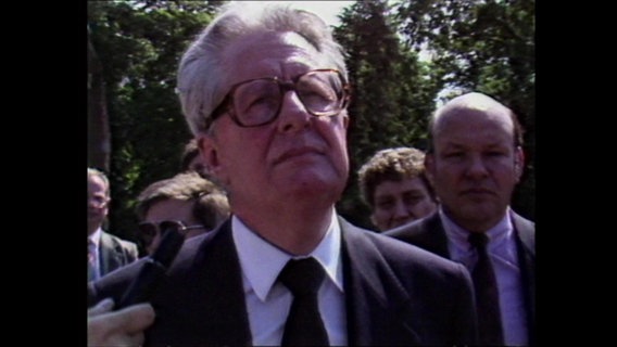 Der SPD-Parteivorsitzende Hans-Jochen Vogel im Porträt (Archivbild).  