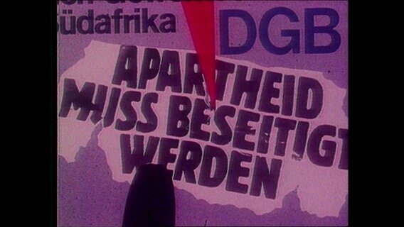 DGB-Plakat mit der Aufschrift "Apartheid muss beseitigt werden" (Archivbild).  