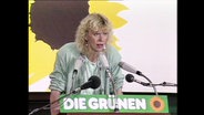 Dorothee Pass-Weingartz von der AG Mütterpolitik der Grünen an einem Redepult (Archivbild).  