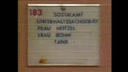 Schild mit der Aufschrift "Sozialamt Unterhaltssachgebiet" (Archivbild).  