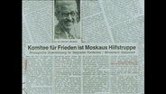 Ein Zeitungsartikel mit dem Titel "Komitee für Frieden ist Moskaus Hilfstruppe" (Archivbild).  