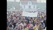 Hunderte Menschen, die gegen Atomkraft demonstrieren (Archivbild).  
