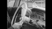 Ein Autolenkrad wird entsperrt (Archivbild)  