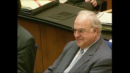 Der Politiker Helmut Kohl während einer Sitzung im Bundestag  