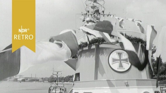Aufbauten des Seenotrettungskreuzers "Arwed Emminghaus" bei seiner Schiffstaufe 1965  