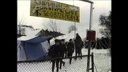 Eine paramilitärische Gruppe im Schnee  