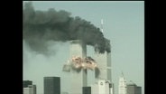 Bild der rauchenden Twin-Towers nach dem Anschlag von 9/11  
