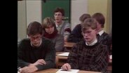 Schüler sitzen in einem Klassenzimmer (Archivbild).  