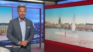 Moderator Thomas Görlitzer im Studio vom Hamburg Journal.  
