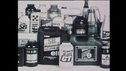 Eine Aufnahem verschiedener Behältnisse mit Altöl  