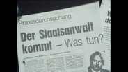 Ein Zettel mit der Aufschrift "Der Staatsanwalt kommt - was tun?"  